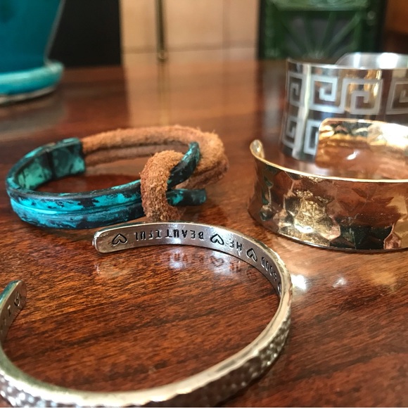 Cuff style bracelets - Picture 2 of 3